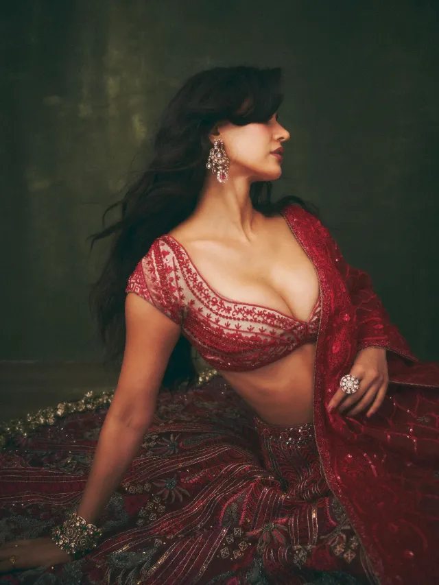 দিশা পাটানির এই স্টাইল স্টেটমেন্টটি ফ্যাশন জগতে নতুন আলোচনার জন্ম দিয়েছে।