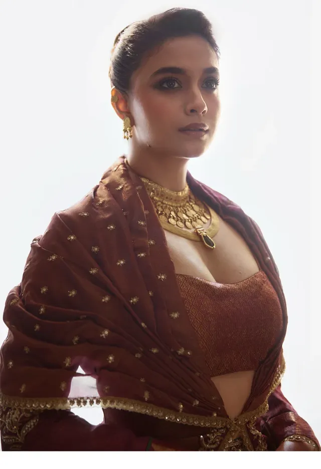 টরন্টোতে শিকড়ের টানে কীর্তি সুরেশ, কাঞ্চীপুরম ও কাশু মালার সাজে মুগ্ধতা