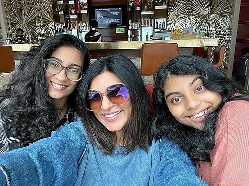 তারকা বাবা-মায়ের আদরের কন্যা, বলিউডের প্রিয় মুখেরা, ছবি ৮
