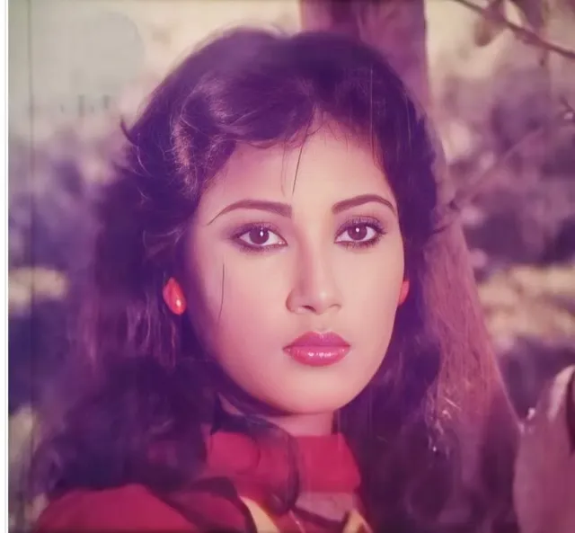 স্টাইলিশ নায়িকা নাসরিন তার হেয়ারস্টাইল, মেকওভার ও জুয়েলারিতে নজর কেড়েছেন।