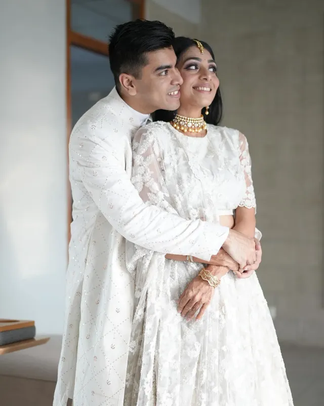 সালমান মুক্তাদির ও দিশা ইসলাম সাফিয়া সাথীর ডিজাইন করা সাদা বিয়ের পোশাকে আলোচিত হন।