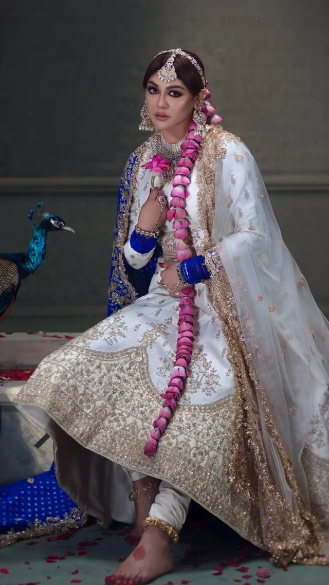 জয়া আহসান তার ফ্যাশন এবং অভিনয় দক্ষতার জন্য সবসময়ই ভক্তদের ভালোবাসা পেয়ে আসছেন।