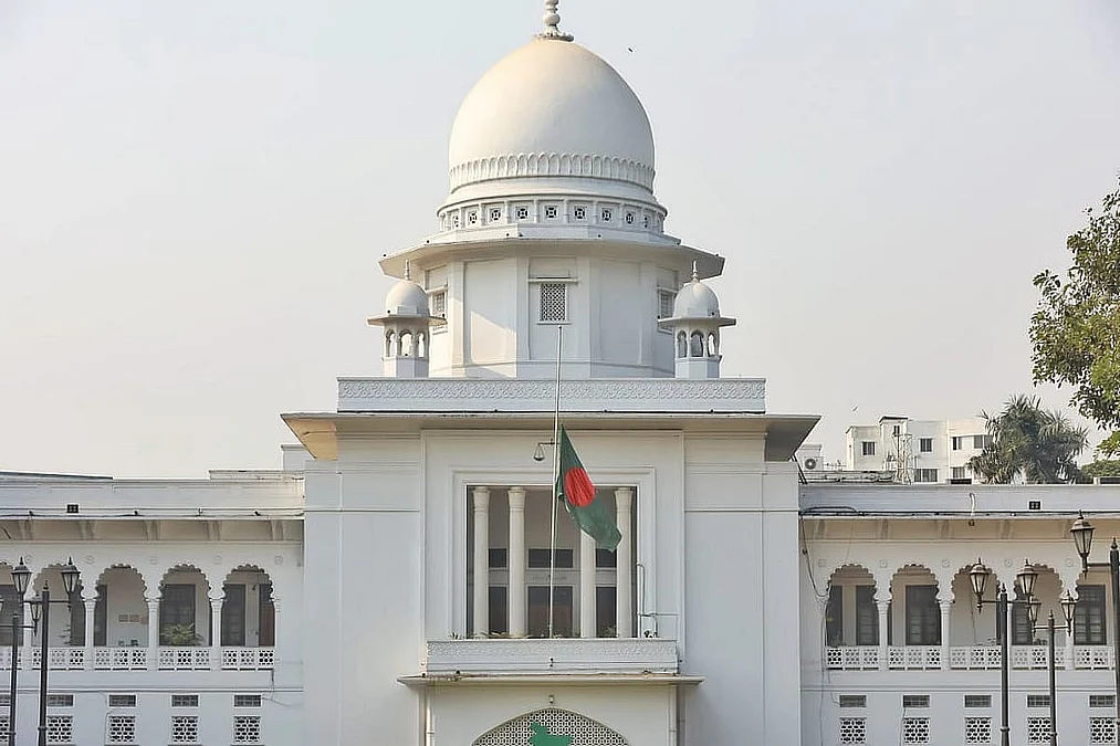 দুর্নীতি ও অর্থপাচারের অভিযোগের অনুসন্ধান শুরুর সিদ্ধান্তের পর দুদক ব্রিফিংয়ের বৈধতা চ্যালেঞ্জ করে রিট