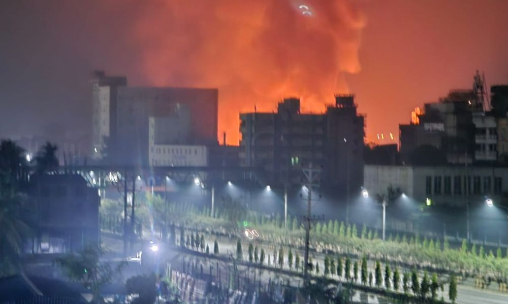 নারায়ণগঞ্জে আগুনে পুড়ল ২৬ ঝুটের গোডাউন, ক্ষয়ক্ষতি ২০ লাখ
