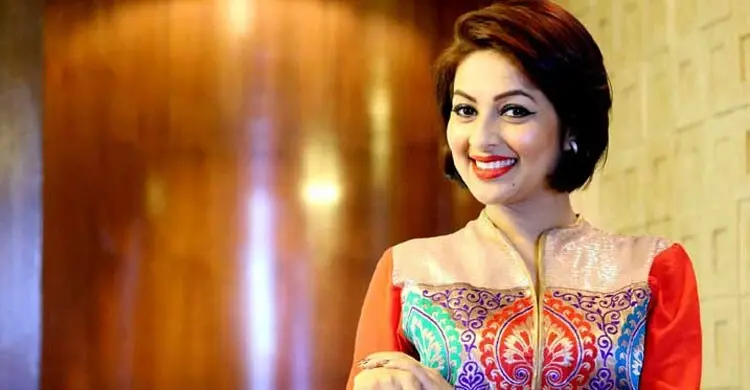 মোনালিসার জন্মদিন: যুক্তরাষ্ট্রে বসে জীবনের উত্থান-পতন স্মরণ করলেন অভিনেত্রী
