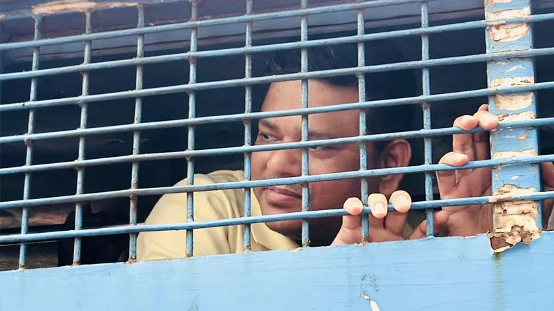 মৎস্য ও প্রাণিসম্পদ প্রতিমন্ত্রীর কর্মকর্তার ২ বছরের কারাদণ্ড