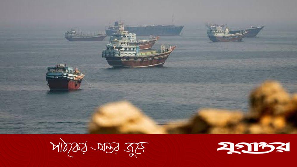 হরমুজ প্রণালিতে হামলার পর মার্কিন নৌবাহিনী পিছু হটেছে বলে ইরানের দাবি