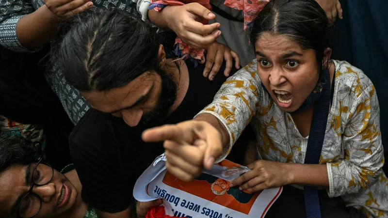 সিইসি জ্ঞানেশ কুমারের পদত্যাগ দাবি: মোদি সরকারের ক্যাচ-২২