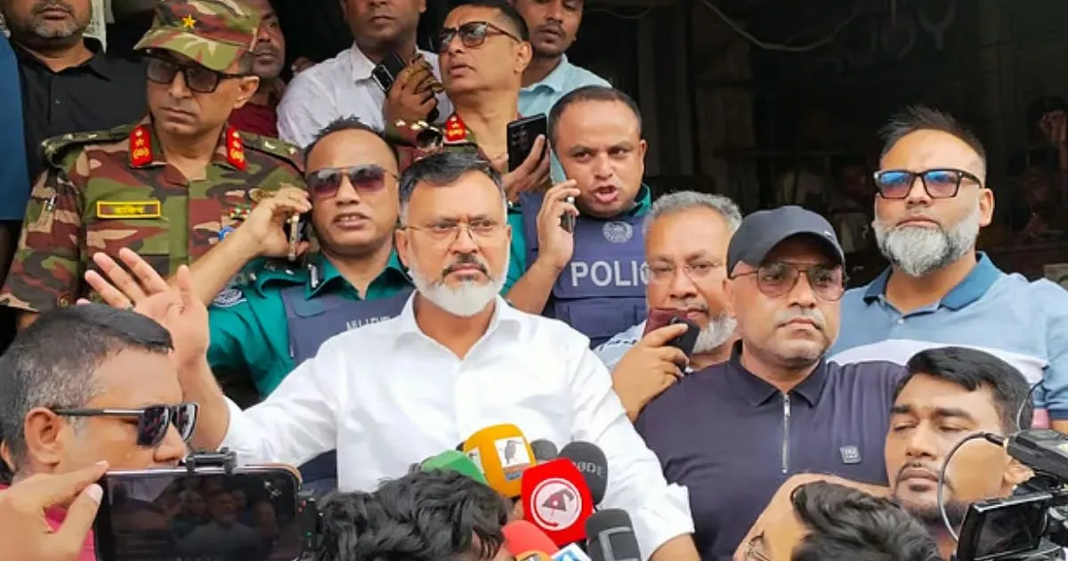 মিরপুর-১০ এ সংঘর্ষের পর ডিএনসিসি প্রশাসক ফুটপাত উচ্ছেদ অভিযান অব্যাহত রাখার ঘোষণা দিয়েছেন