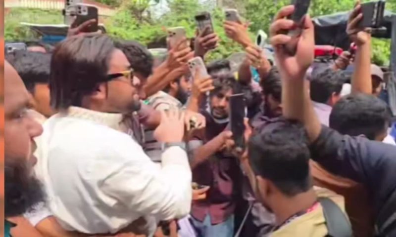 রবীন্দ্রনাথের ছবিতে চুনকালি: রাষ্ট্র সংলাপ ফোরামের সদস্য সচিব এ এন এম আয়াশ আটক