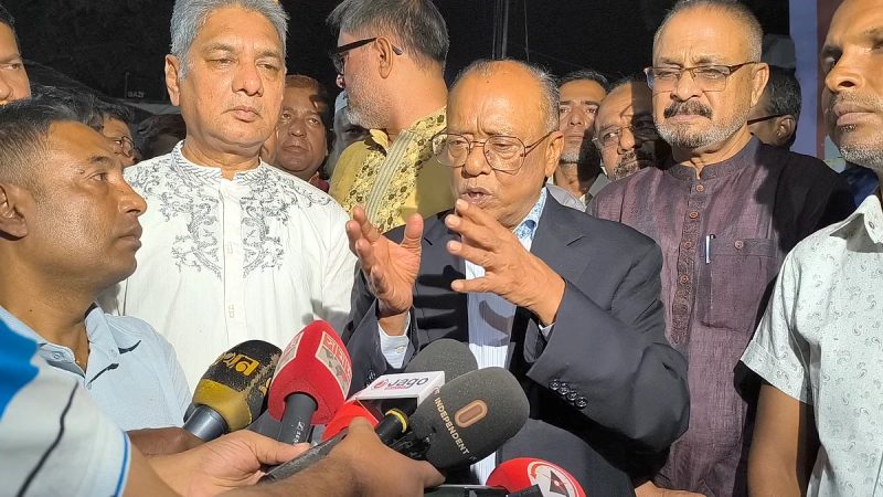 ময়মনসিংহ: চার তরুণের উদ্যোগে বদলে যাওয়া বাঁশবাড়ি কলোনি পরিদর্শন করলেন পরিবেশমন্ত্রী