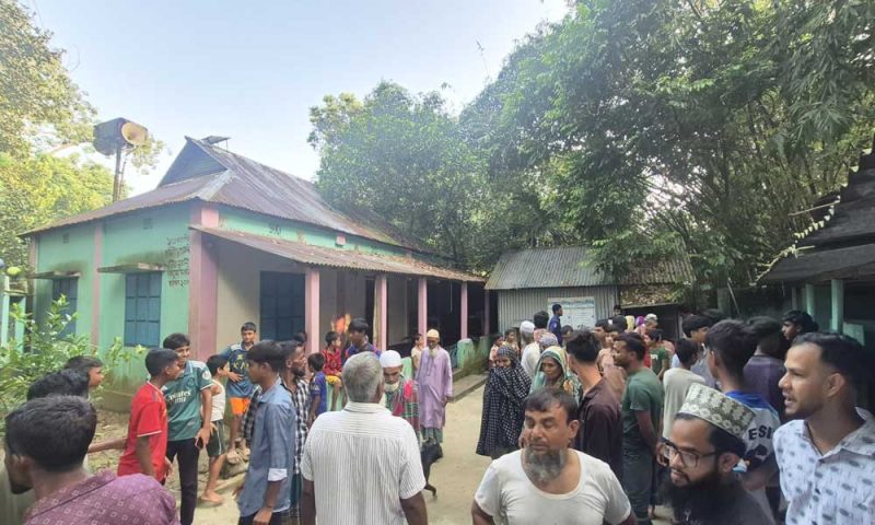 কিশোরগঞ্জে মসজিদের পাশে ইমামের মরদেহ উদ্ধার, বন্ধু আহত