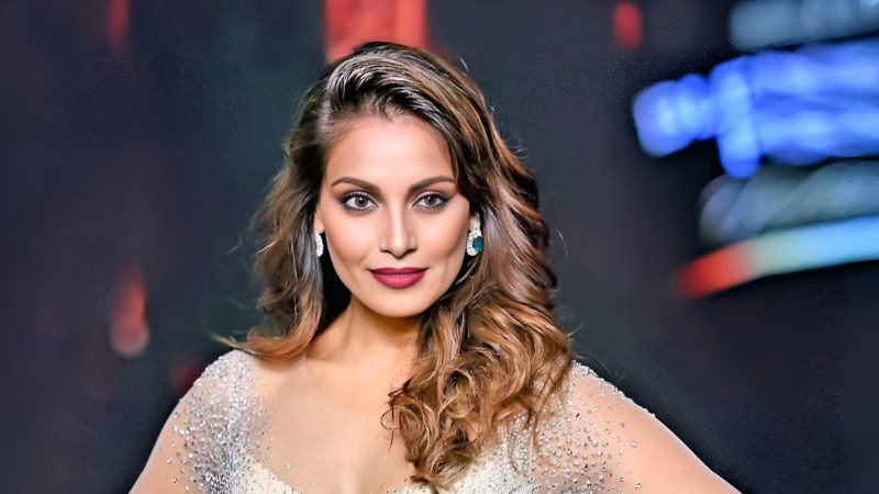 ছয় বছরের বিরতি ভেঙে ওটিটিতে ফিরছেন বিপাশা বসু