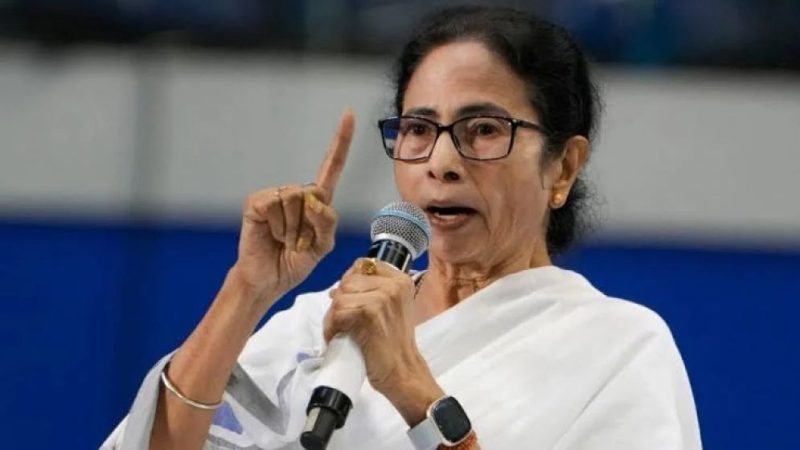 মমতা বন্দ্যোপাধ্যায় দিল্লিতে আটক