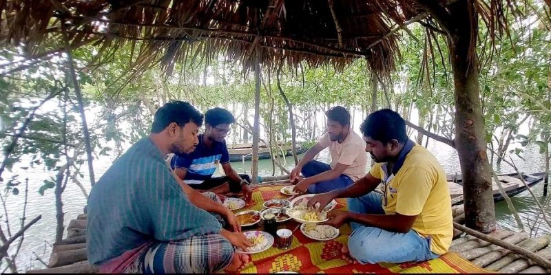 সুন্দরবন সংলগ্ন সাতক্ষীরায় জনপ্রিয় হচ্ছে কমিউনিটি ট্যুরিজম, গোলপাতার ঘরে মিলছে অতিথি আপ্যায়ন