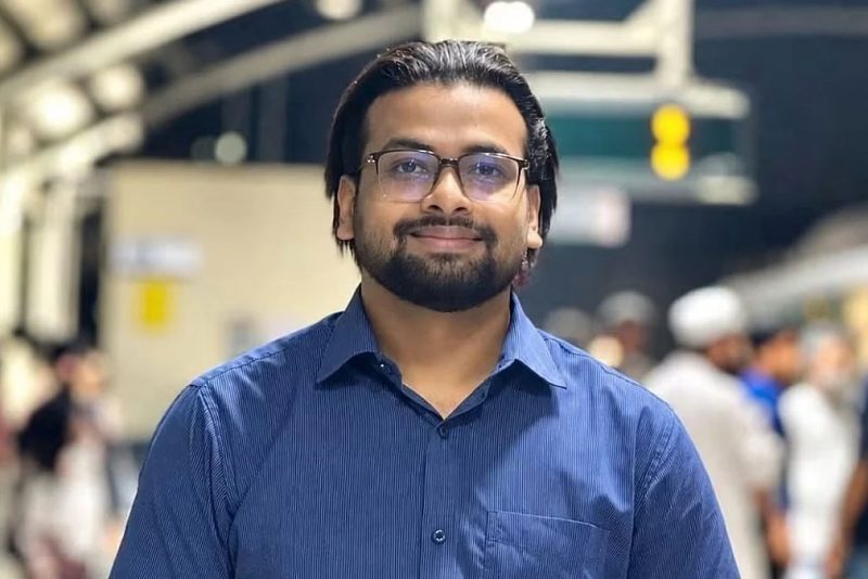 রবীন্দ্রনাথ ঠাকুরের গ্রাফিতি মোছার চেষ্টায় আয়াস আটক