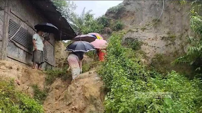 বঙ্গোপসাগরে নিম্নচাপের প্রভাবে দেশের দক্ষিণ-পূর্বাঞ্চলে ভারি বৃষ্টি ও ভূমিধসের আশঙ্কা