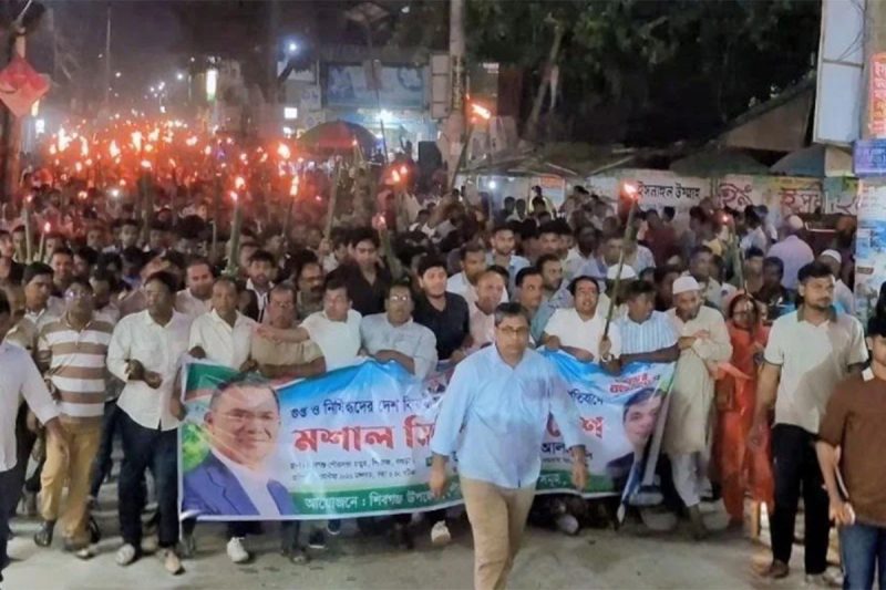 বগুড়ায় বিএনপি আয়োজিত মশাল মিছিল ও সমাবেশ: গুপ্ত ষড়যন্ত্রের প্রতিবাদ