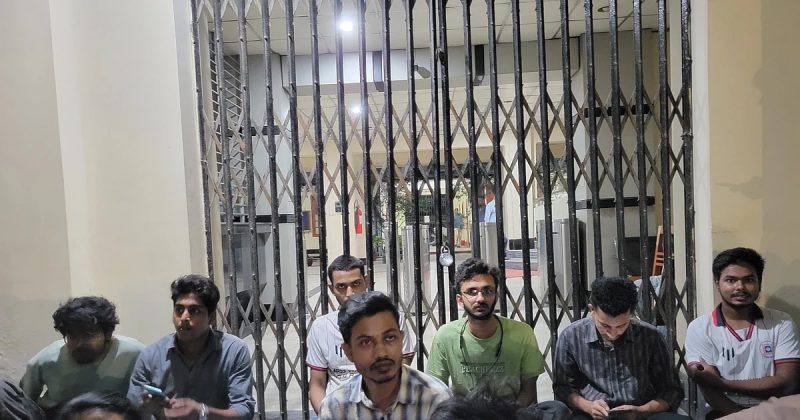 রাজশাহী বিশ্ববিদ্যালয়ে সাংবাদিক হেনস্থা: উপাচার্য অবরুদ্ধ
