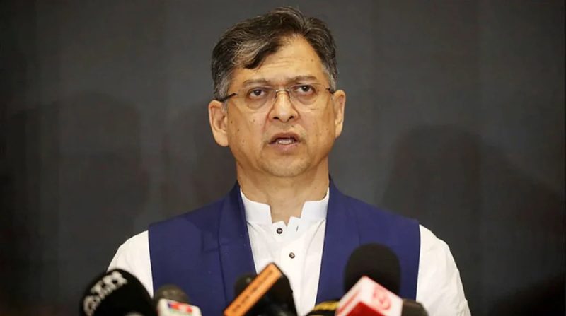 কনটেন্ট ক্রিয়েটর সালমান মুক্তাদিরের স্টুডিও ভাঙচুরের ঘটনায় বিএনপির বিরুদ্ধে চাঁদাবাজির অভিযোগ ঢালাও মন্তব্য স্বরাষ্ট্রমন্ত্রীর